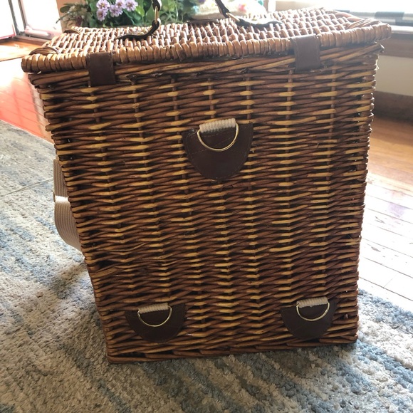 Vintage picnic basket/hamper—fully stocked! - Picture 3 of 8